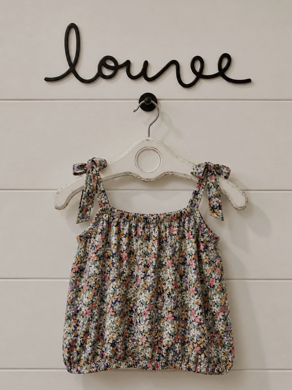 LOUVE – Floral Bow Strap Top – Size S/P